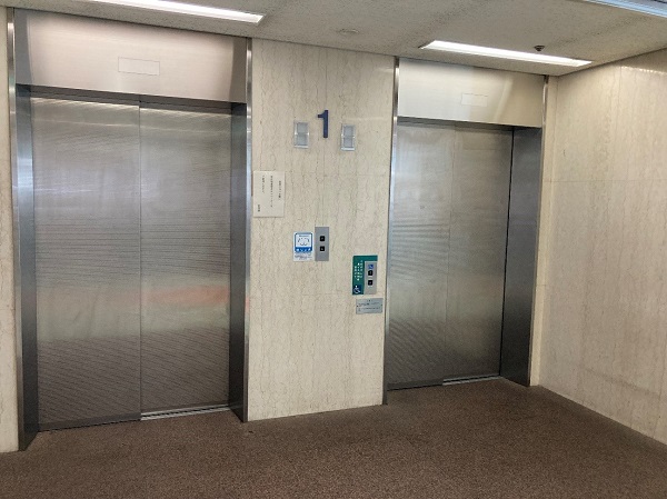 エレベーター2