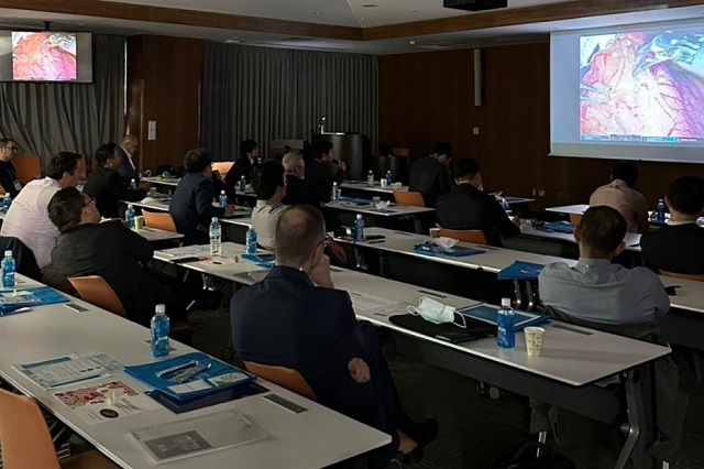 Participants watching live surgery at the auditorium2