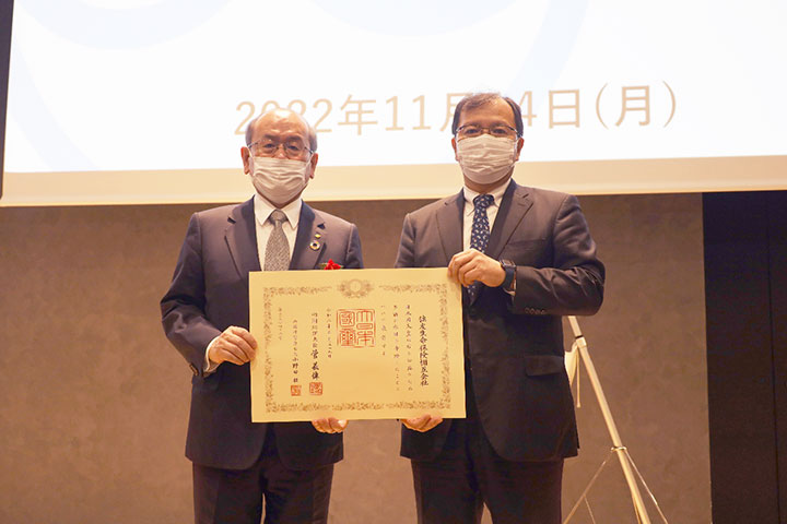 住友生命保険相互会社 橋本取締役会長と中釜理事長の写真