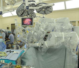 国立がん研究センター中央病院大腸外科でのダ・ヴィンチ手術の様子の画像
