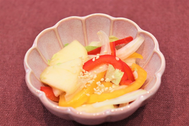 りんごとパプリカの甘酢サラダの画像