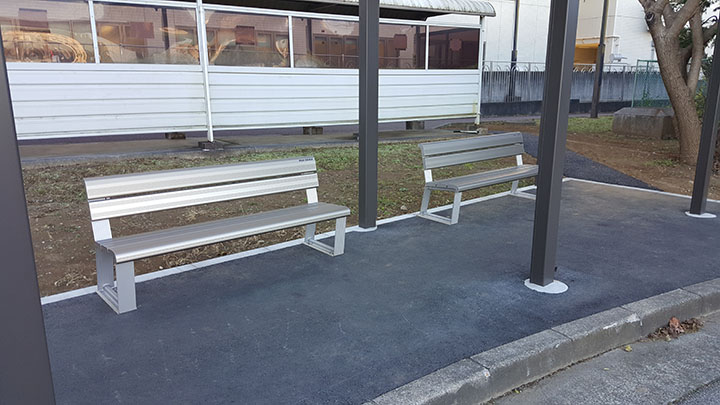 バス停のベンチ
