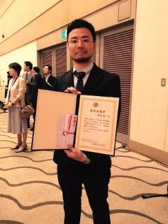 2019年第118回日本皮膚科学会総会（名古屋）での学会賞受賞の様子