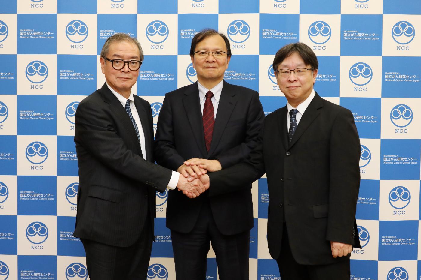 中釜 斉理事長・土井 俊彦東病院長と